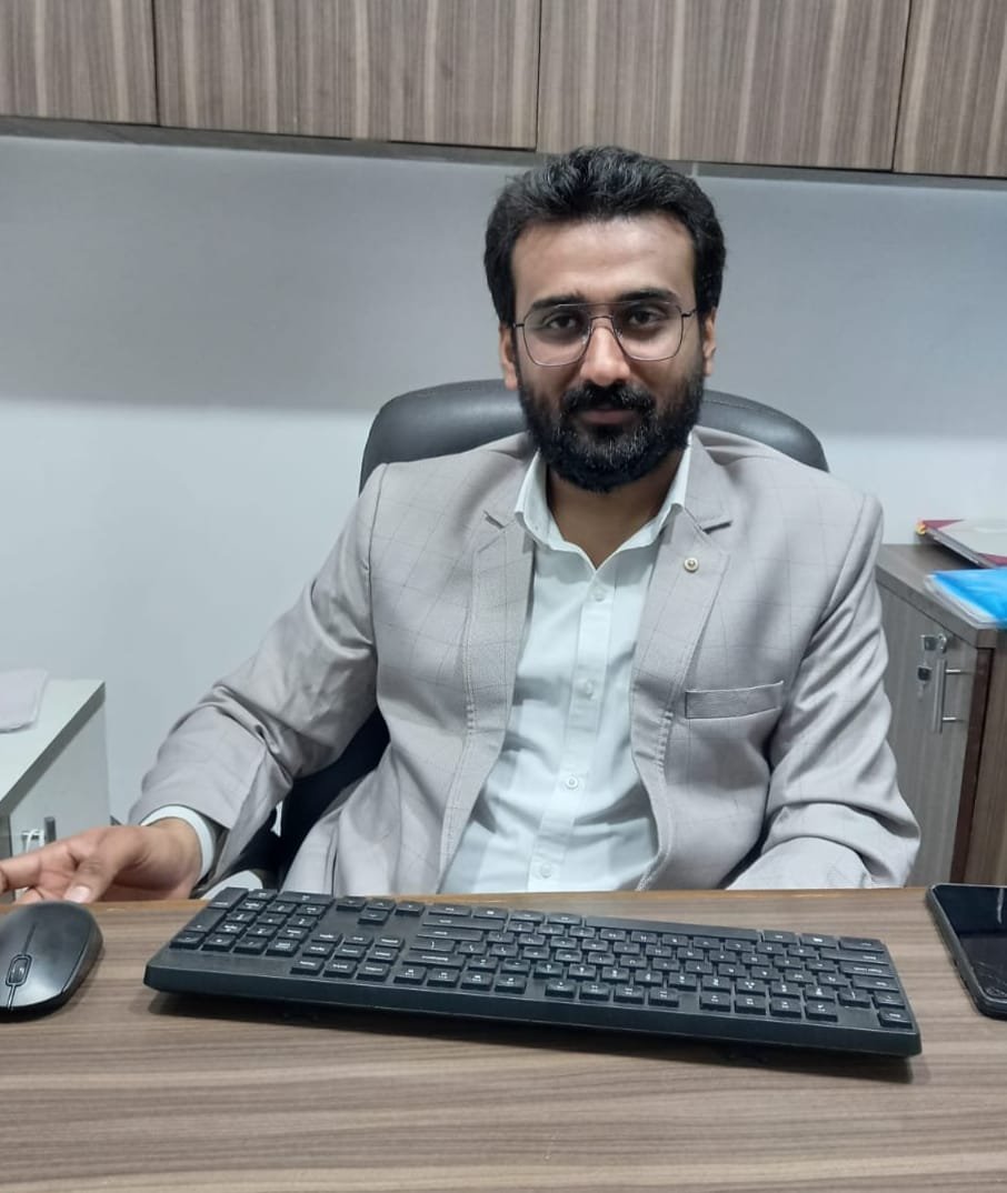 Avinash Kumar, Associate